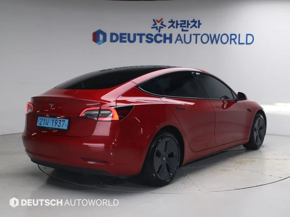 Tesla Model 3 — фото 4