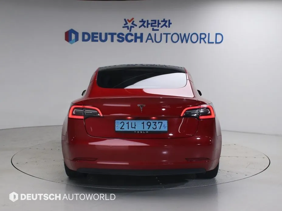 Tesla Model 3 — фото 2