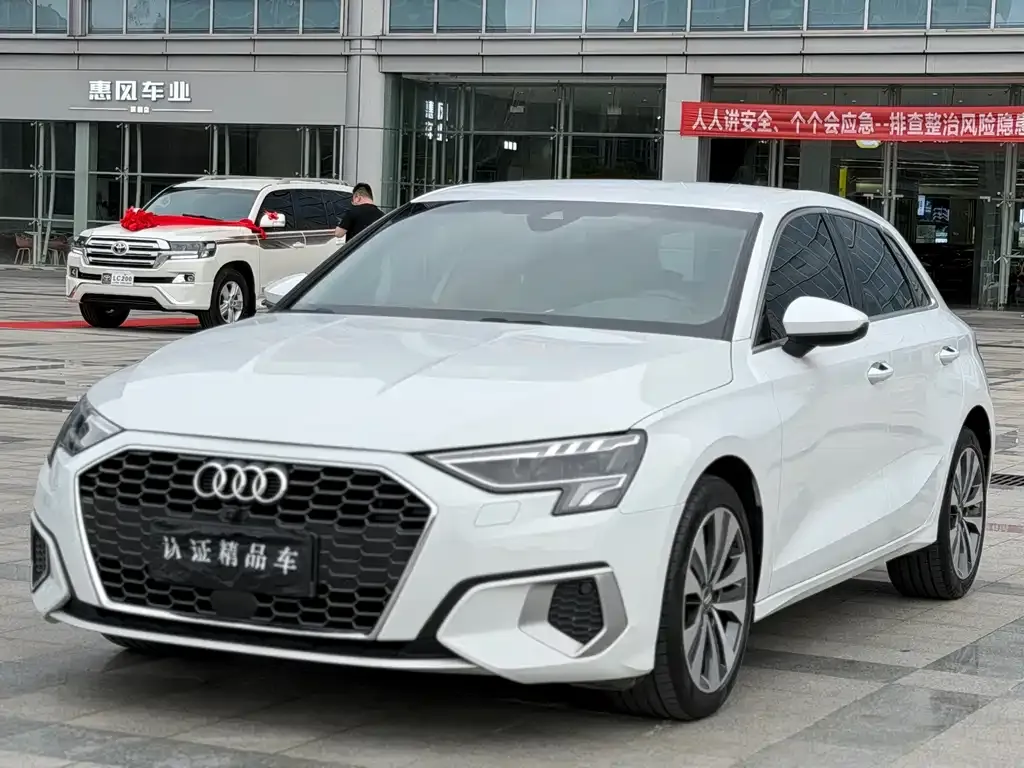 Audi A3 — фото 1