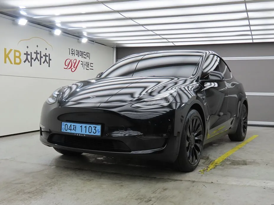 Tesla Model Y — фото 1