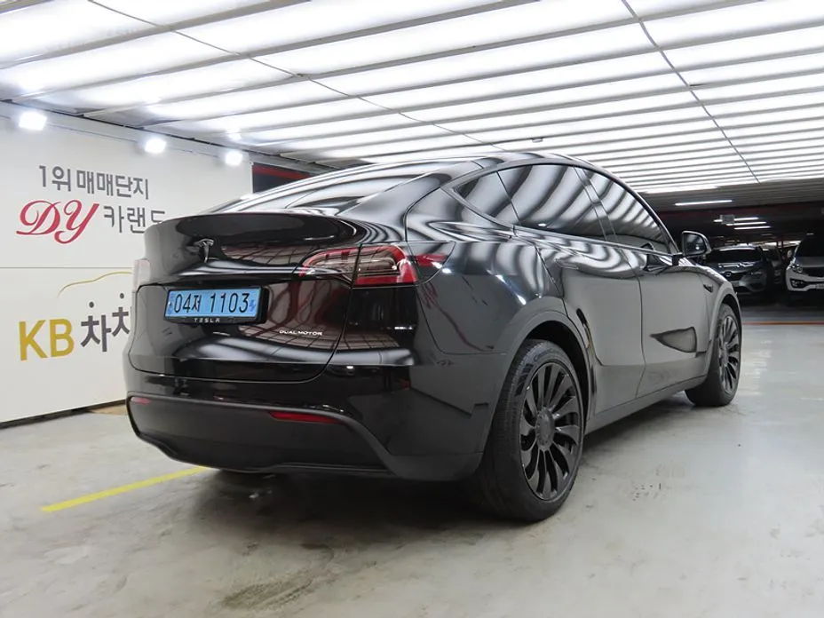 Tesla Model Y — фото 8