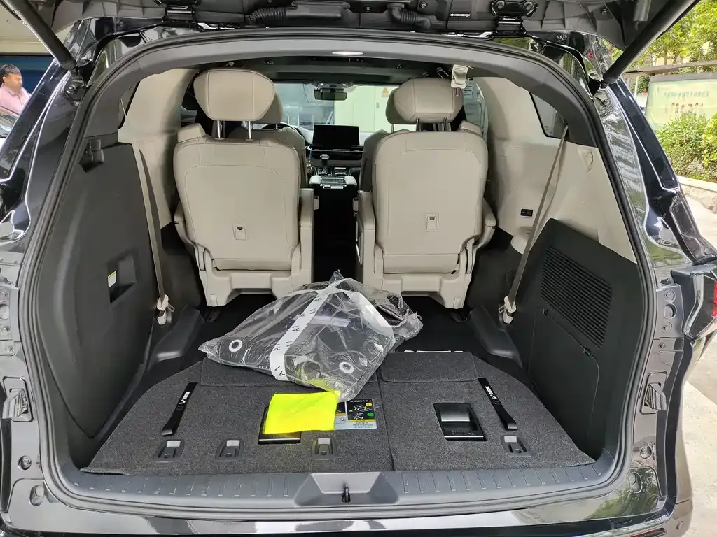 Toyota Sienna — фото 3