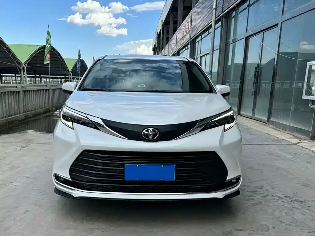 Toyota Sienna 2024 из CN, фото 6