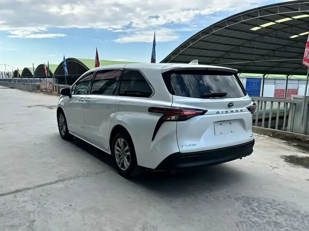 Toyota Sienna 2024 из CN, фото 9
