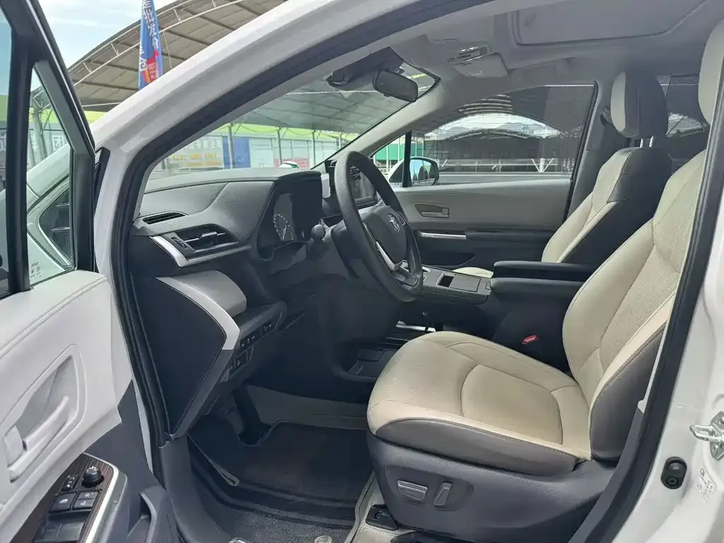 Toyota Sienna 2024 из CN, фото 3