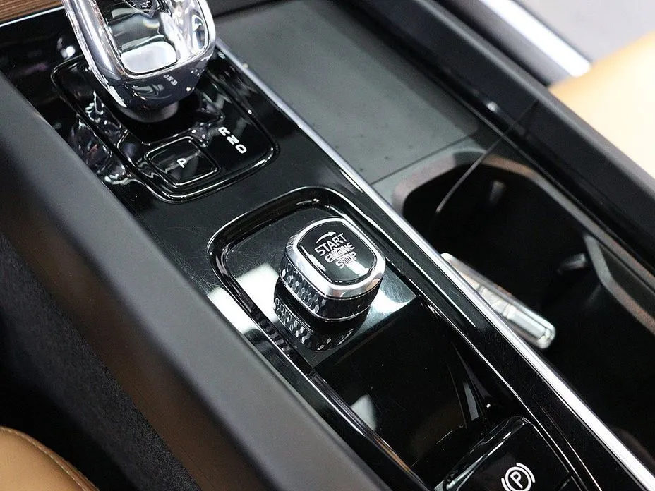 Volvo XC60 2024 из KR, фото 6