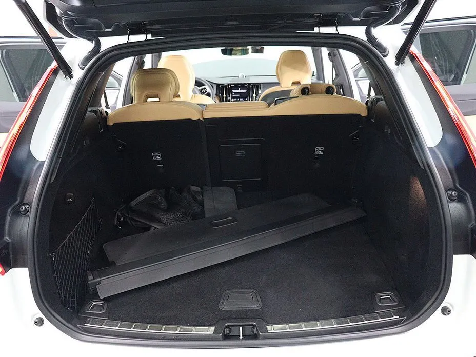Volvo XC60 2024 из KR, фото 2
