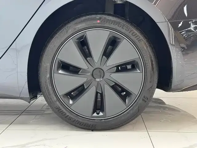 Tesla Model 3 — фото 10