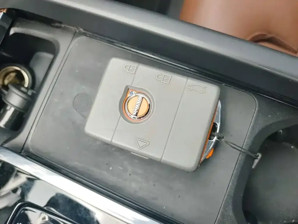Volvo XC60 2024 из CN, фото 2