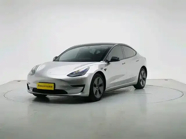 Tesla Model 3 — фото 1