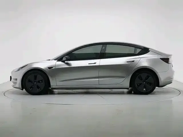 Tesla Model 3 — фото 8
