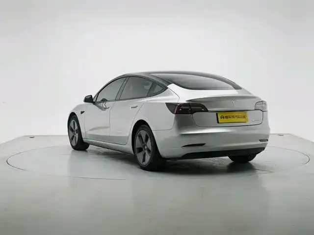 Tesla Model 3 — фото 3