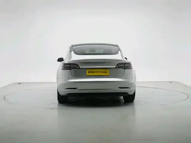 Tesla Model 3 — фото 7