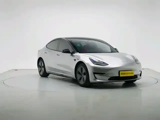 Tesla Model 3 — фото 4