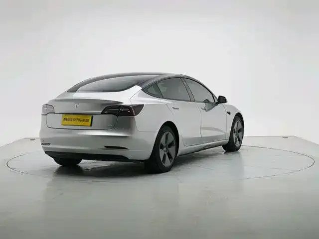 Tesla Model 3 — фото 6