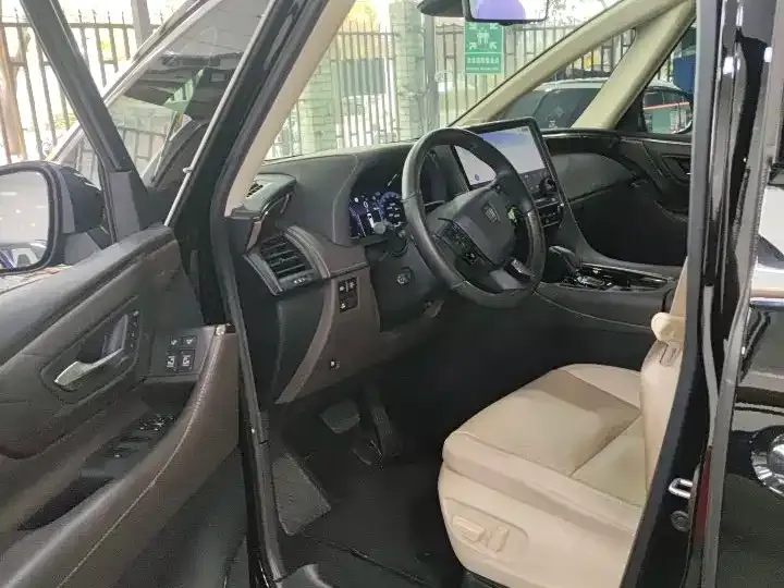Toyota Vellfire — фото 4