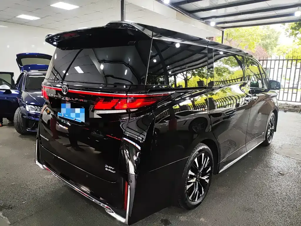 Toyota Vellfire — фото 6