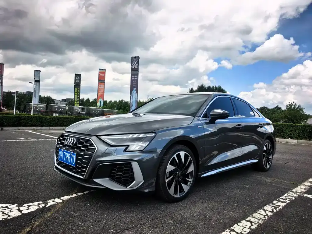Audi A3 — фото 1
