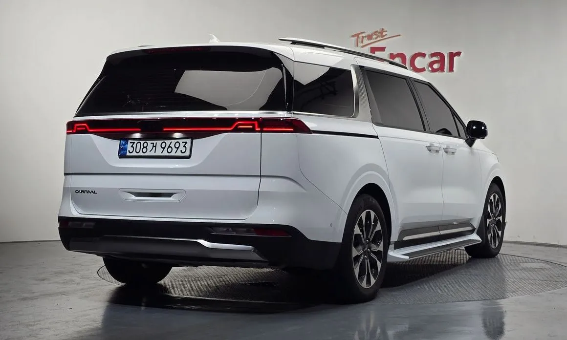 Kia Carnival — фото 4