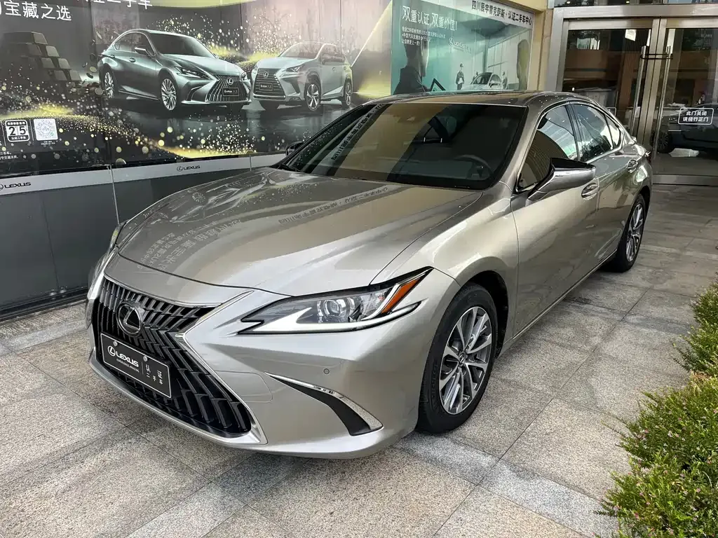 Lexus ES — фото 1