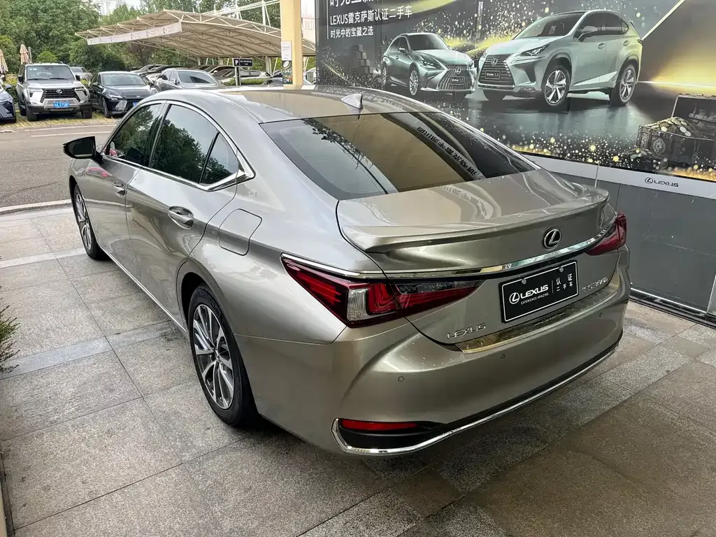 Lexus ES — фото 8