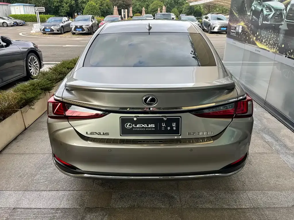 Lexus ES — фото 7