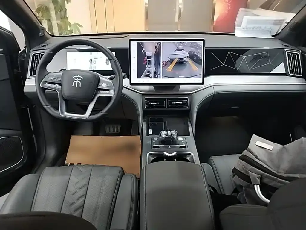 BYD L DM-i — фото 3