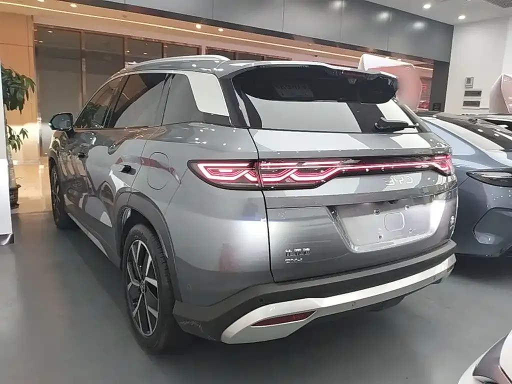 BYD L DM-i — фото 8