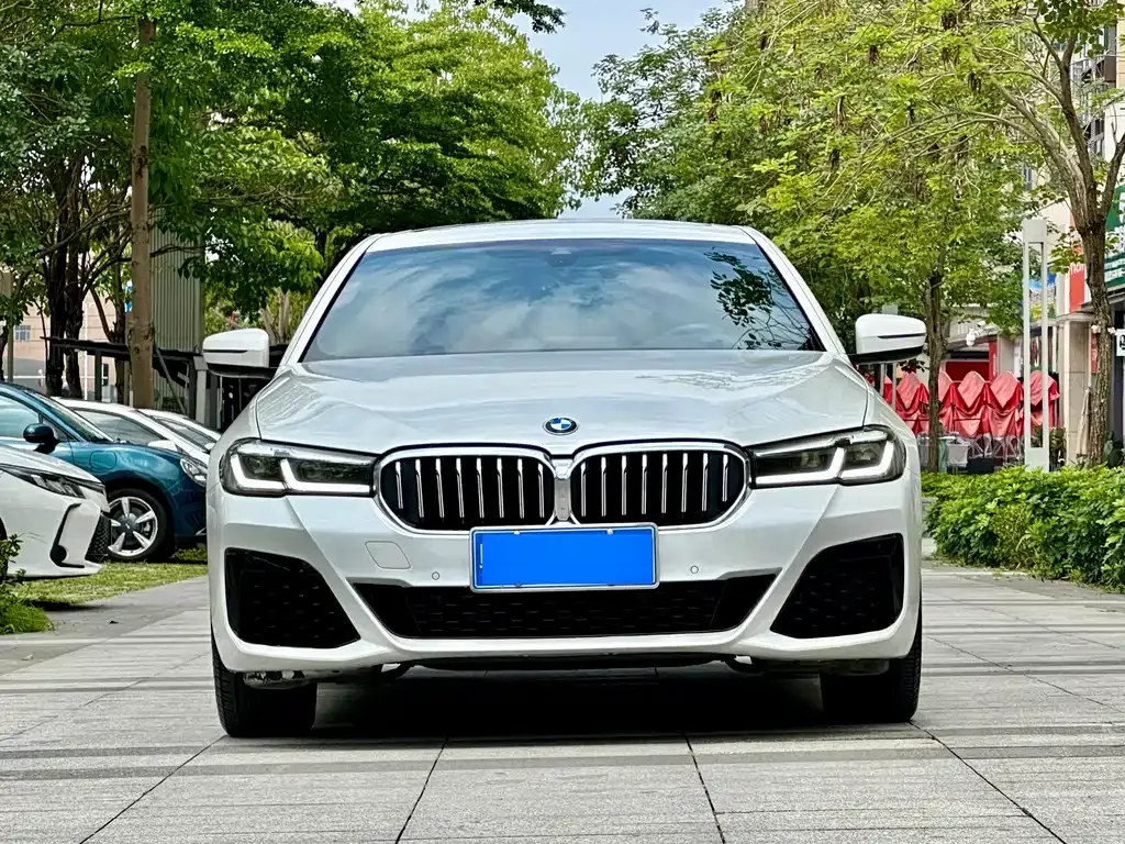 BMW 5 Series — фото 8