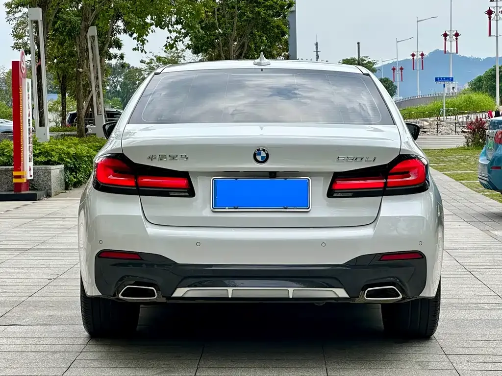 BMW 5 Series — фото 5