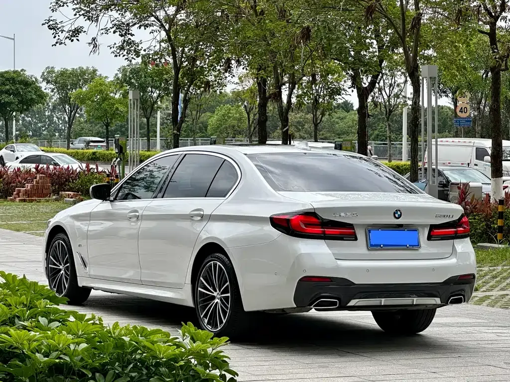 BMW 5 Series — фото 10