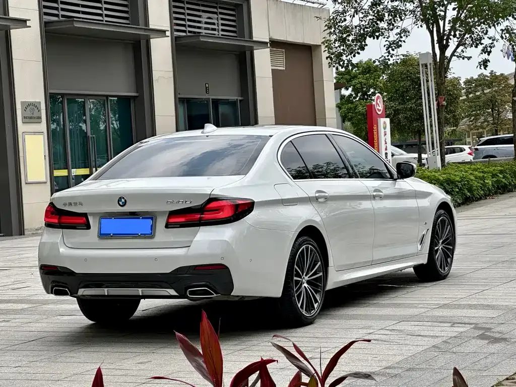 BMW 5 Series — фото 6
