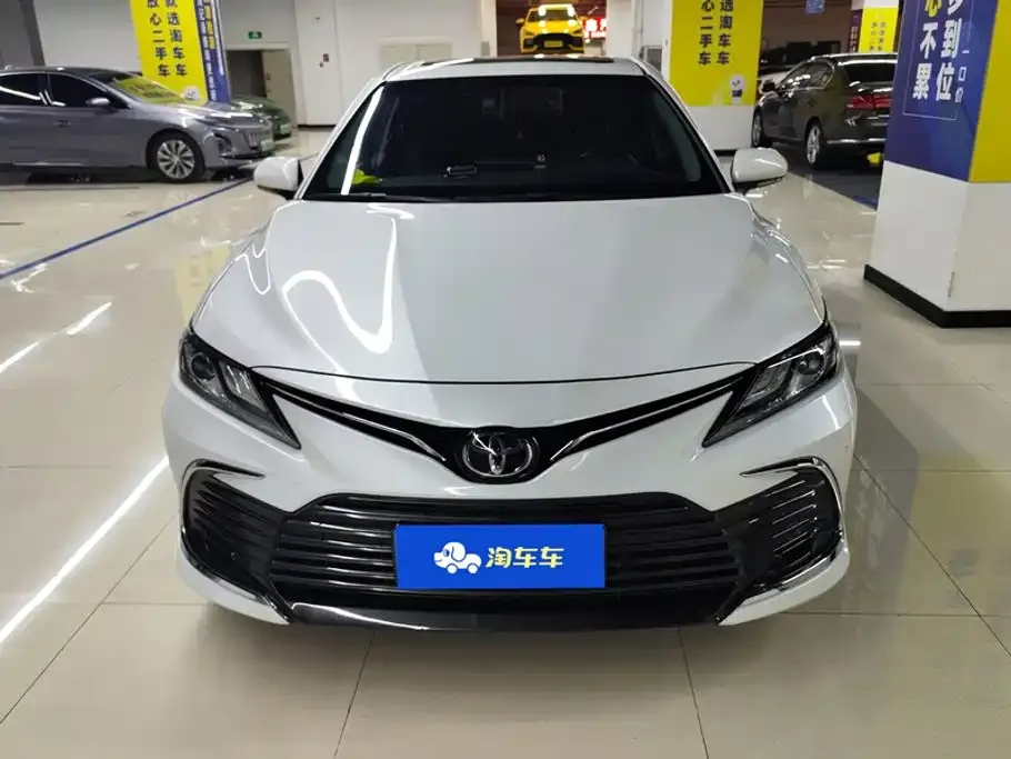 Toyota Camry — фото 8
