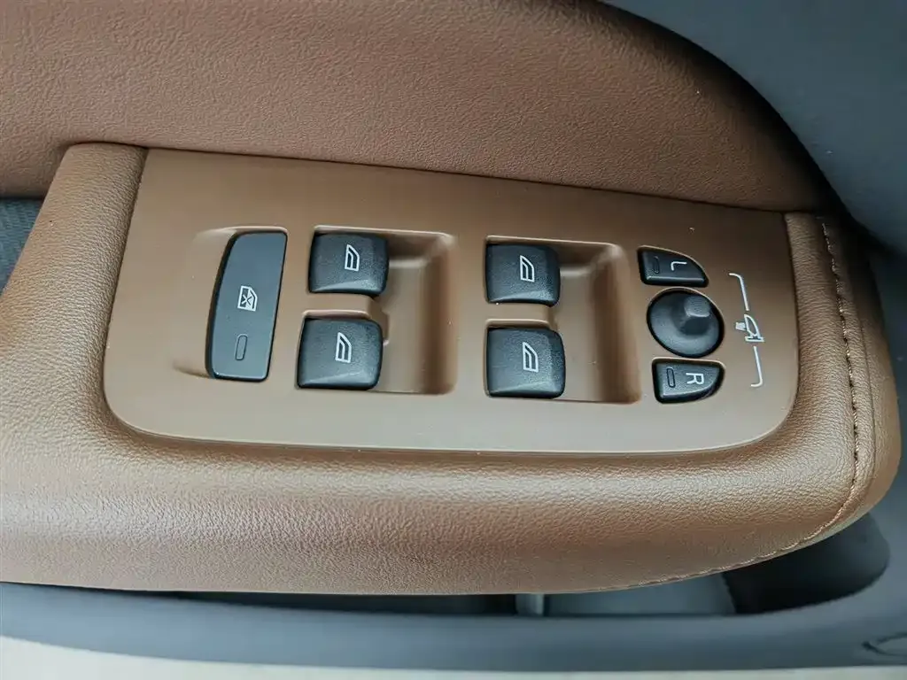 Volvo XC60 2024 из CN, фото 7