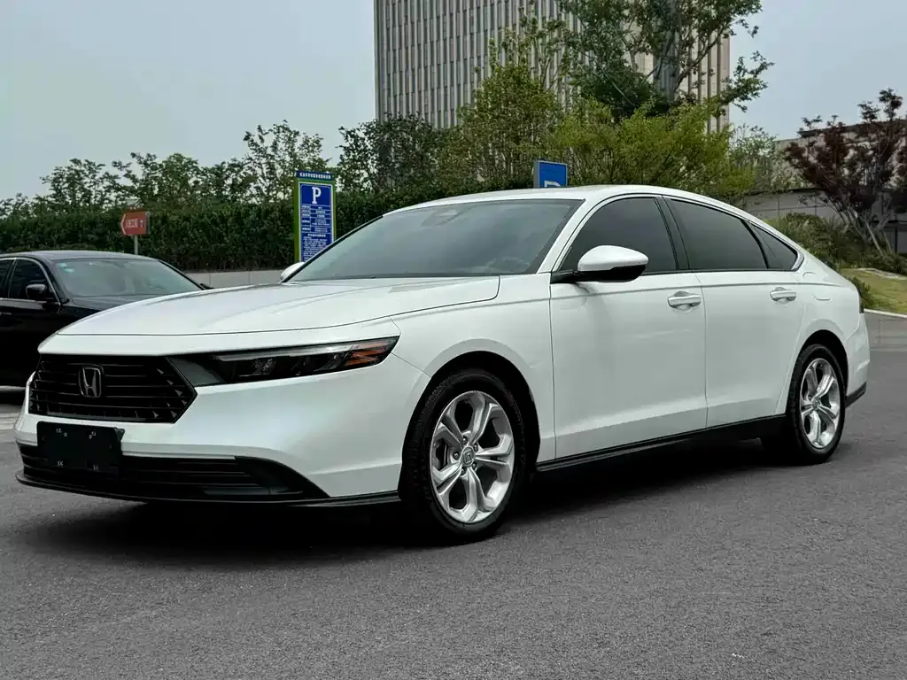 Honda Accord — фото 1