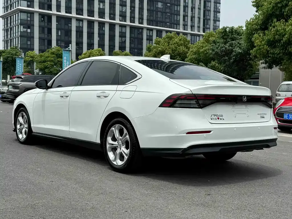 Honda Accord — фото 9