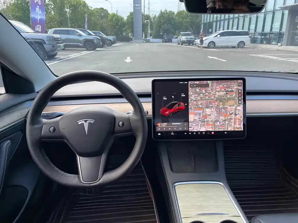 Tesla Model 3 — фото 3