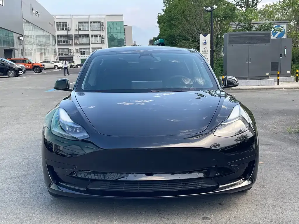 Tesla Model 3 — фото 7
