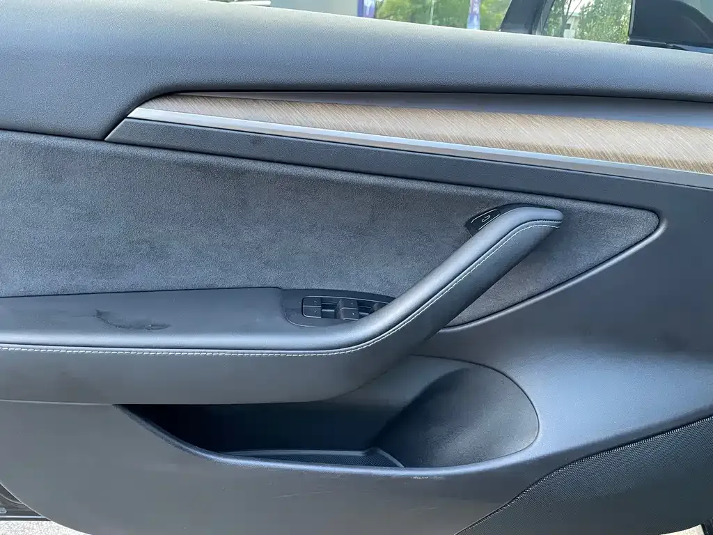 Tesla Model 3 — фото 10