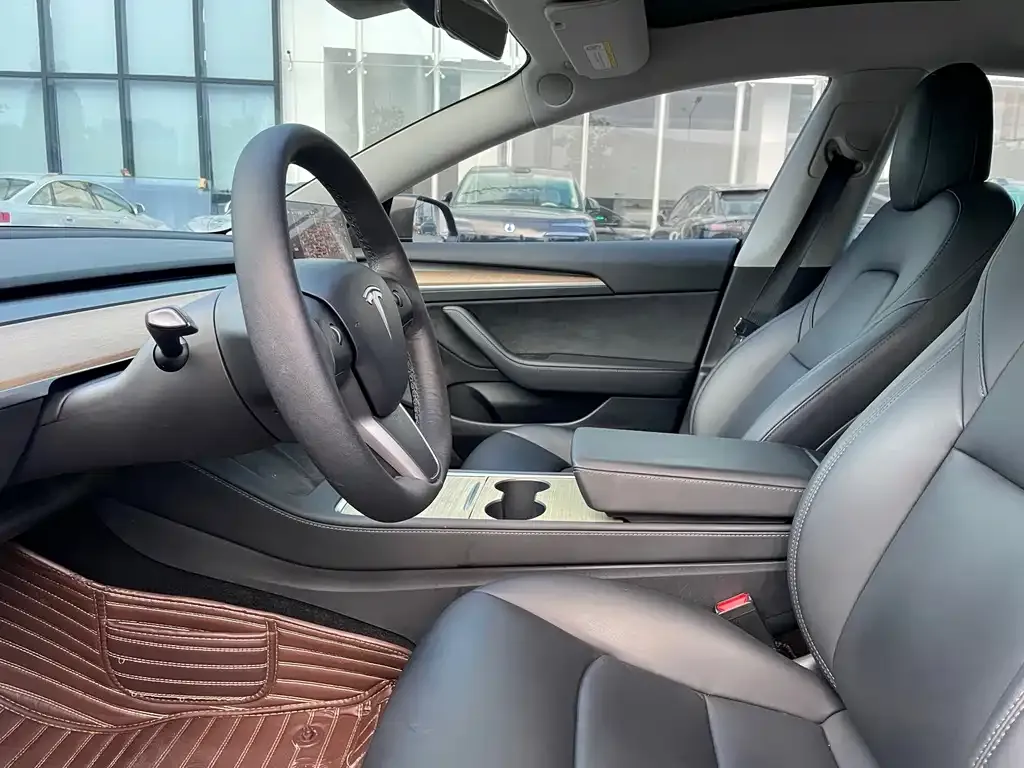 Tesla Model 3 — фото 4