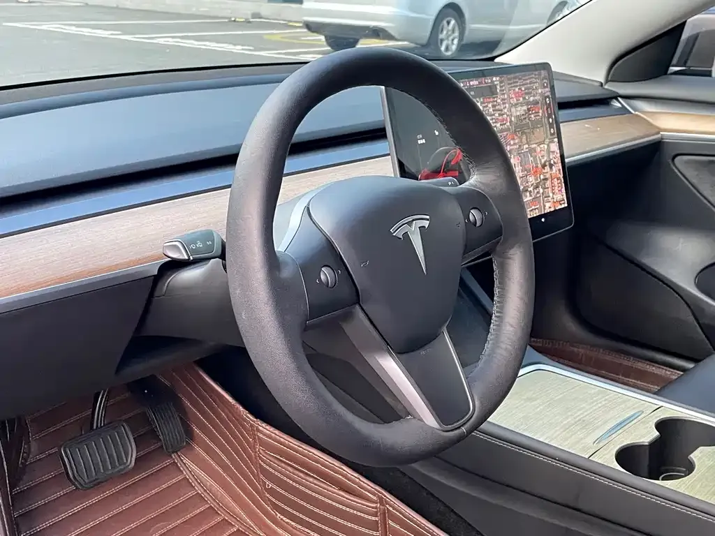 Tesla Model 3 — фото 6