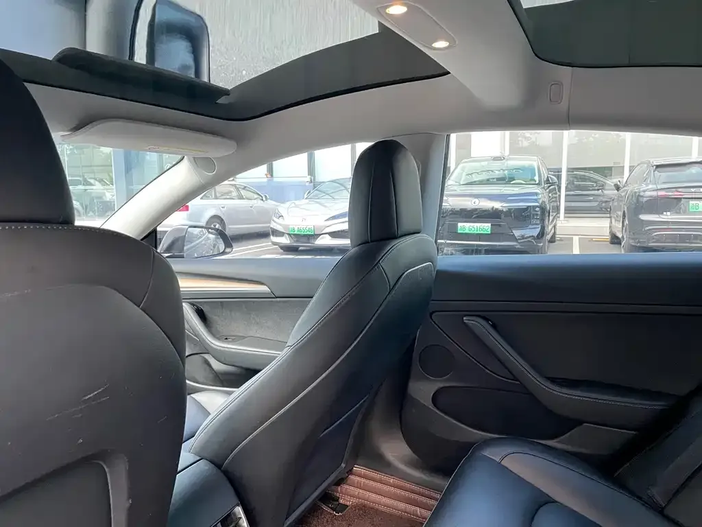 Tesla Model 3 — фото 2