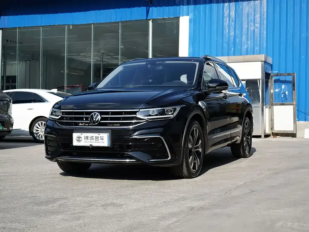 Volkswagen Tiguan L — фото 1