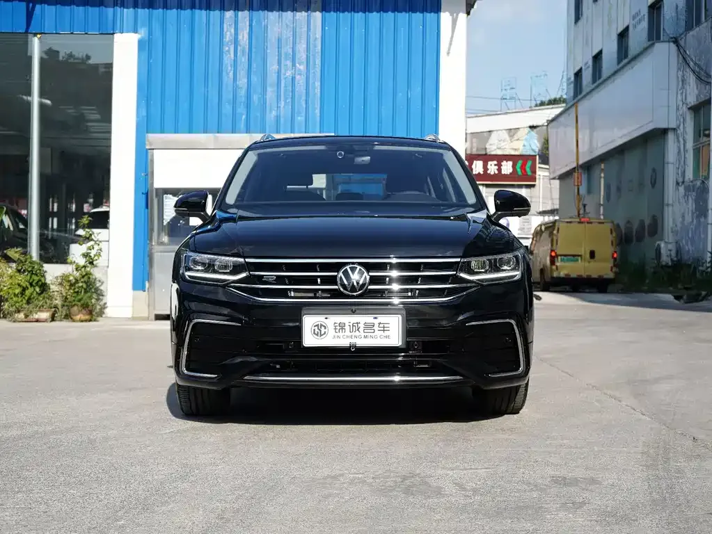 Volkswagen Tiguan L — фото 8
