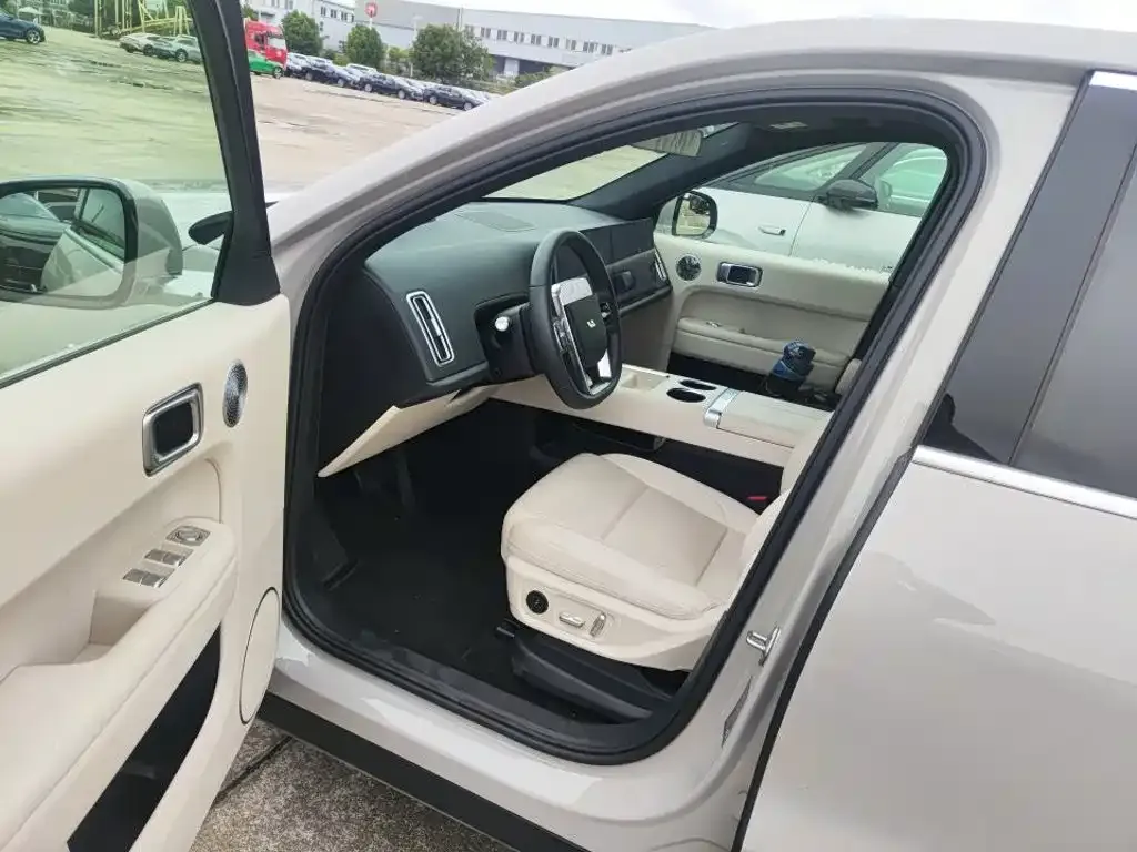 Li Auto L6 — фото 4