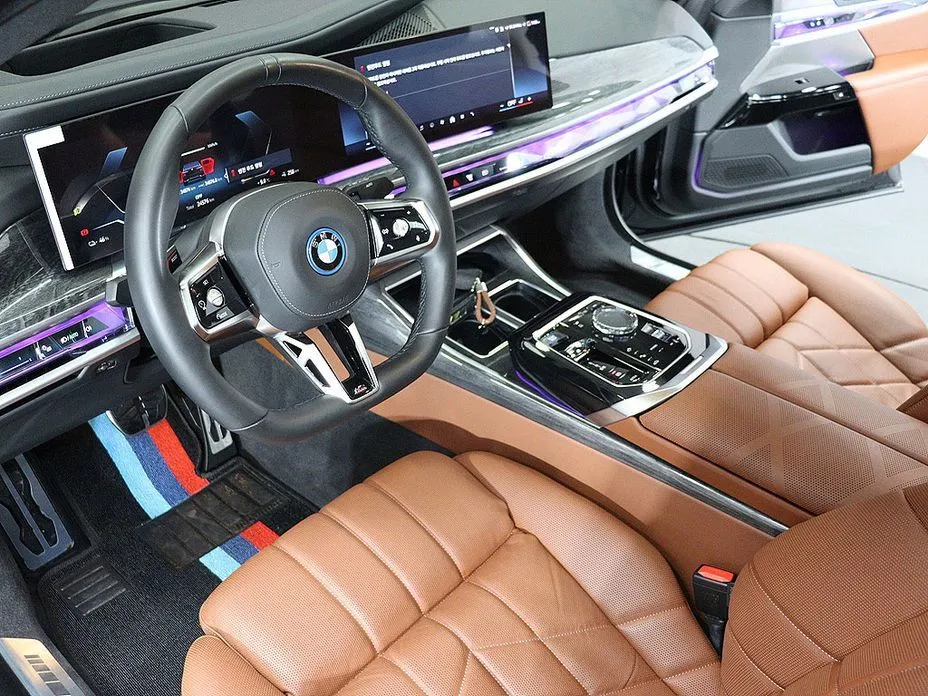 BMW i7 — фото 4