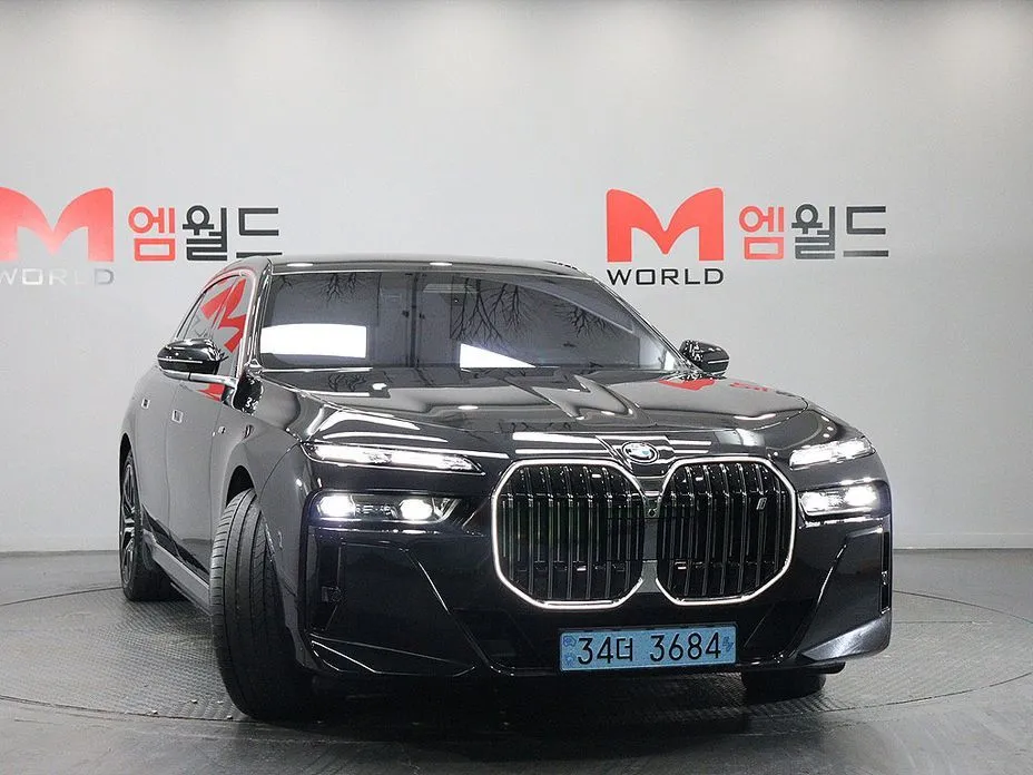 BMW i7 — фото 2