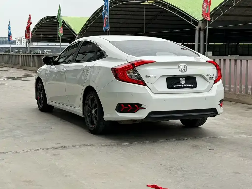 Honda Civic — фото 3