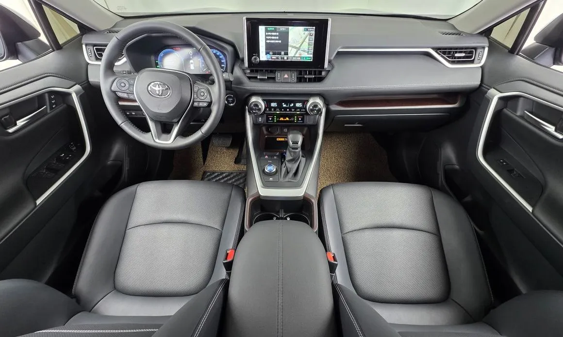 Toyota RAV4 — фото 8