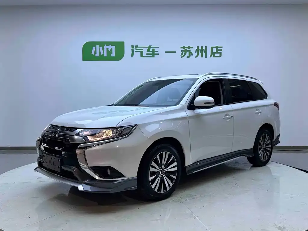 Mitsubishi Outlander — фото 1